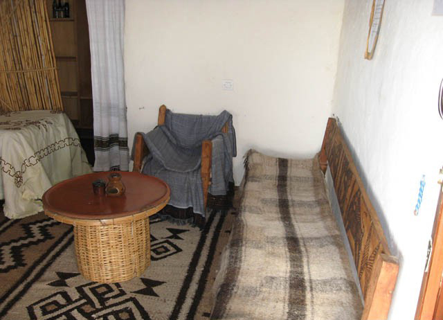 Accommodation — source photograph 1
